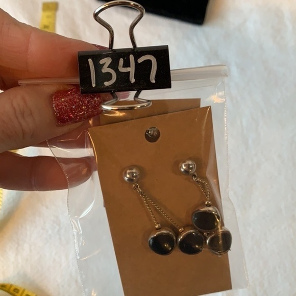 💐5/25 2 pair lot bundle small crystal stud earrings triple dangle black stones - Picture 8 of 8